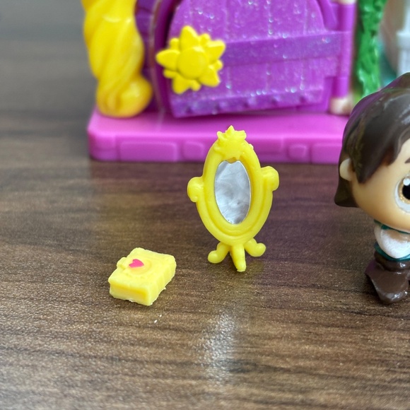 Disney DOORABLES Enchanted Princess Playset Houses Figures PASCAL RAPUNZEL FLYNN - Picture 9 of 9